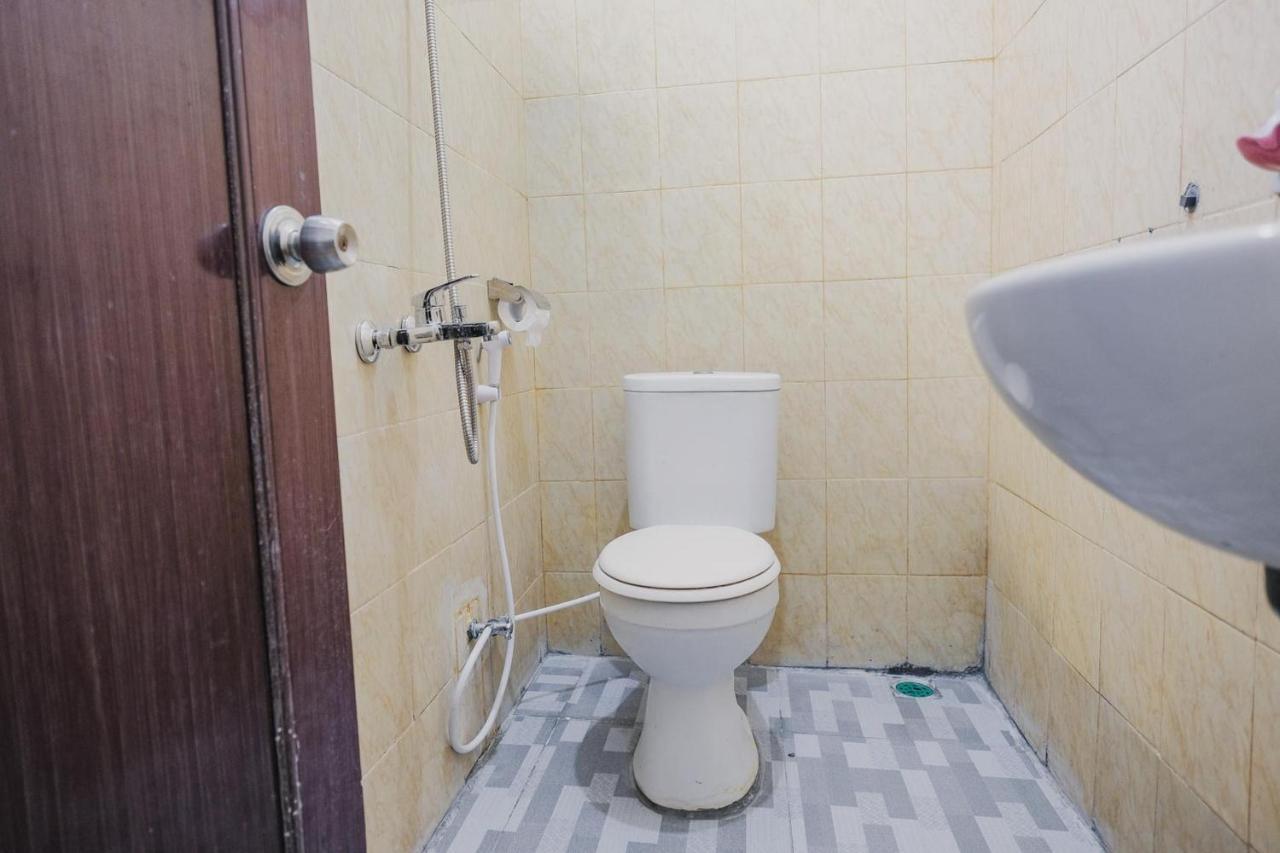 Reddoorz Syariah Near Kebun Raya Liwa Otel Negarabatin Dış mekan fotoğraf